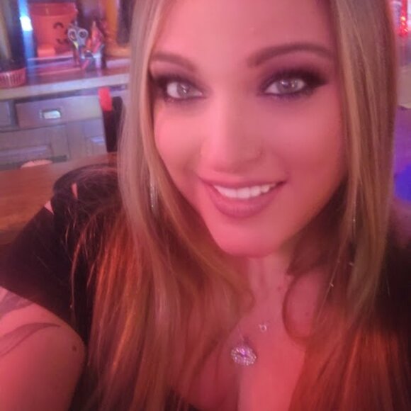 Meet your Posher, Kayla - Picture 9 of 9